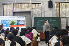 小荷已露尖尖角，AI课堂共生长——柳州铁一中学2025年初级教师赛教活动成功举办（史政地篇）